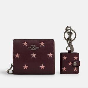 Coach Boxed Snap Wallet And Picture Frame Bag Charm With Star Print